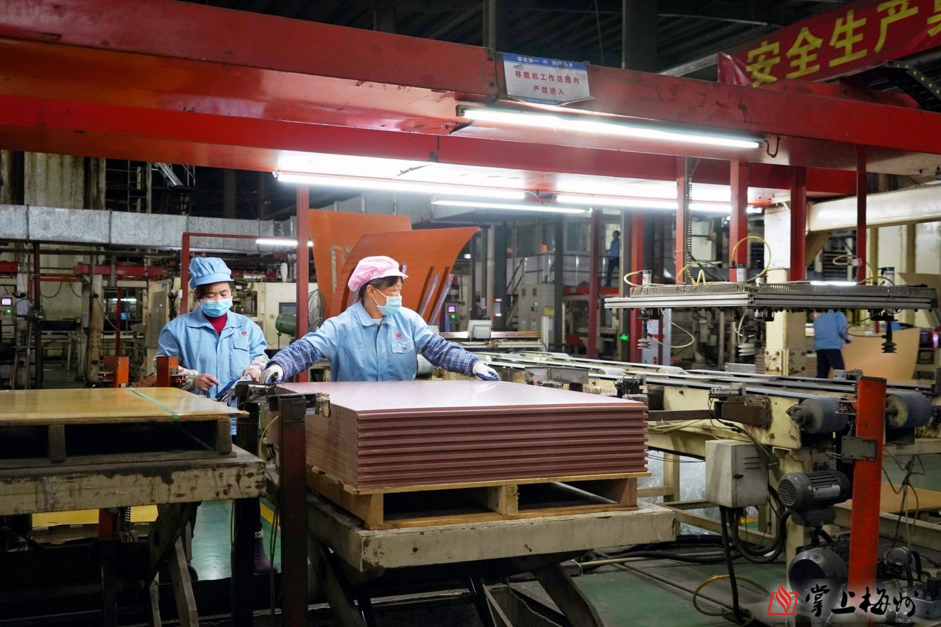 安心返鄉來 發展路更寬！梅州市威利邦電子科技有限公司深耕主業提升效能